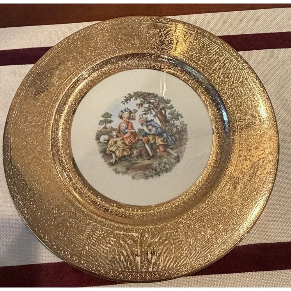 VTG La Petite China LP5 Dinner Plate 22K Gold Rim with Center Courting Couple